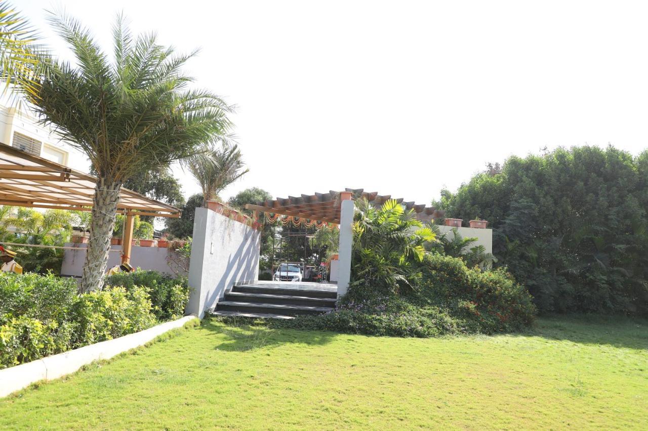 The Orange Flag, Phulambri Otel Ganori Dış mekan fotoğraf