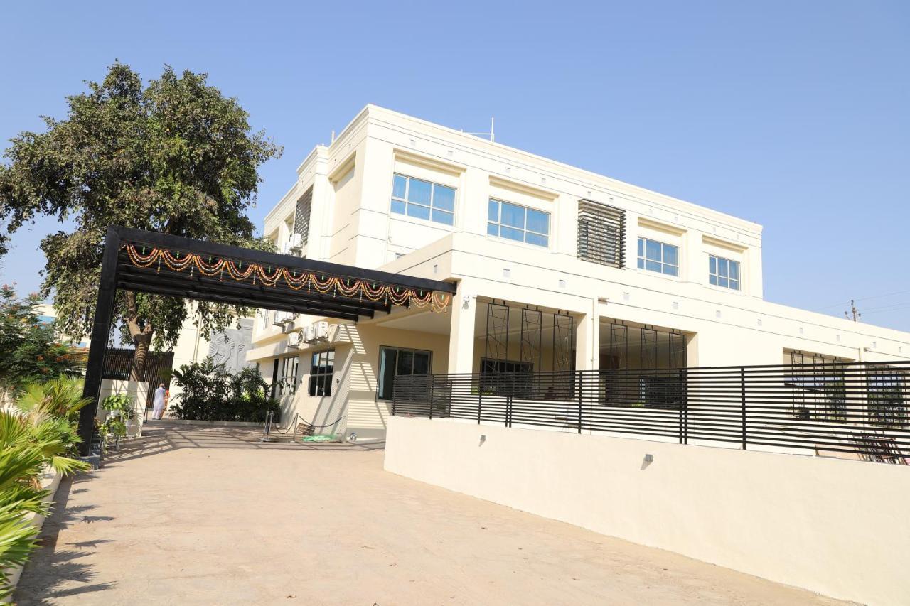 The Orange Flag, Phulambri Otel Ganori Dış mekan fotoğraf